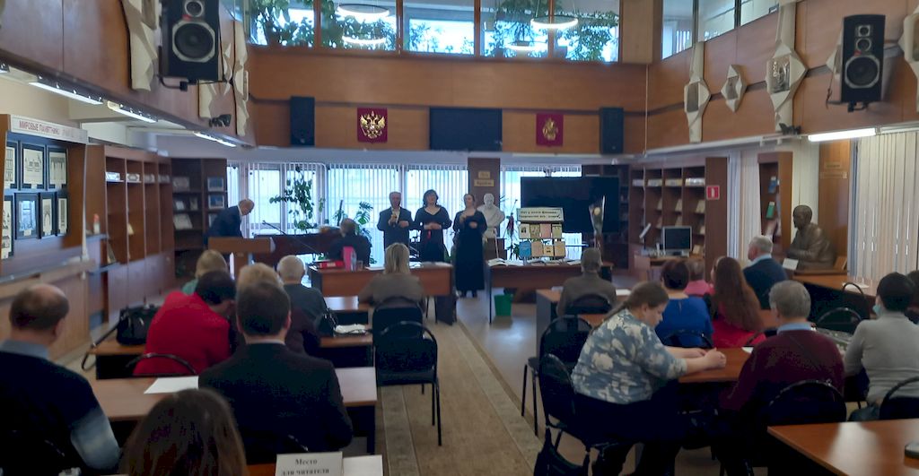 В. Д. Бухотяров принимает поздравления от гостей вечера